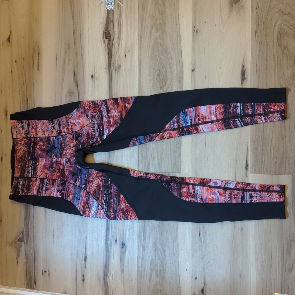 EUC Lululemon Sweat and Repeat Tight Size 6 28" Inseam